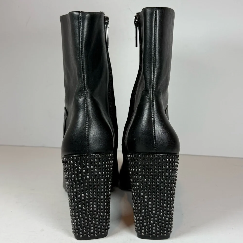 Halston Boots Women’s‎ Black Leather Ankle Boots Size 7.5